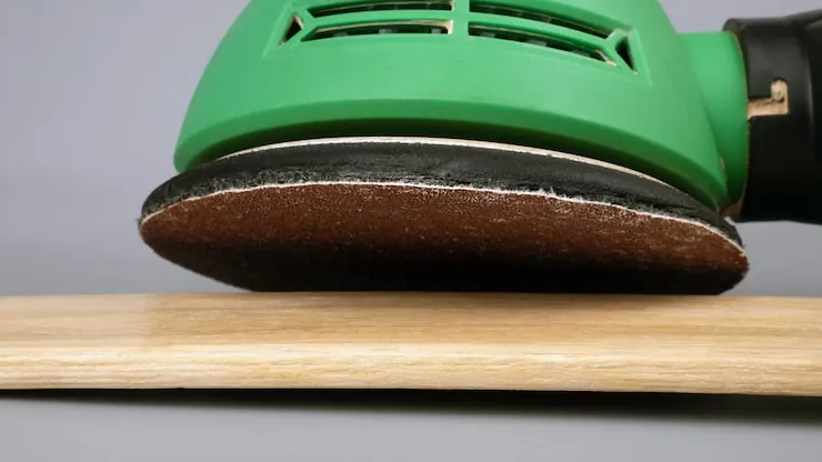 Trabajo con amoladora sobre metal