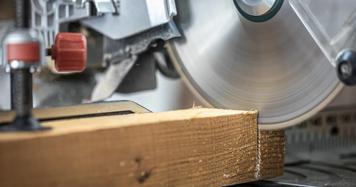 Mejores Ingletadoras para Bricolaje 2026: Guia Completa