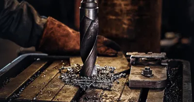 Taladrar Metal: Brocas HSS, Velocidades y Técnicas